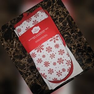 Holiday Time Red and White Snow Flake❄️ Kitchen Accessory 4 pieceSet